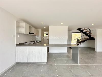 Casa de 3 alcobas en arriendo en Norteamerica, Bello, 151 m² · foto 2 de 11