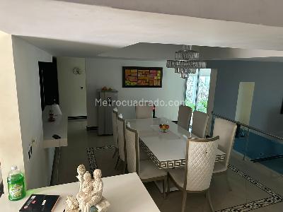 Casa de 5 alcobas en venta en Ciudad Jardin, Cali, 700 m² · foto 2 de 14