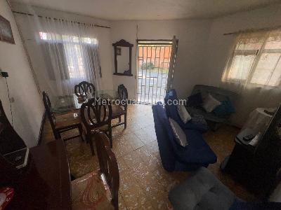 Casa de 5 alcobas en venta en La Esmeralda, Cali, 227 m² · foto 12 de 20