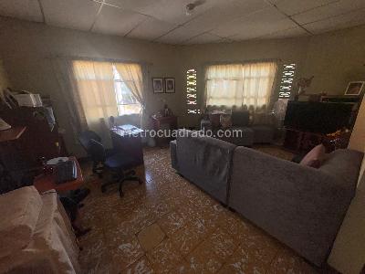 Casa de 5 alcobas en venta en La Esmeralda, Cali, 227 m² · foto 14 de 20