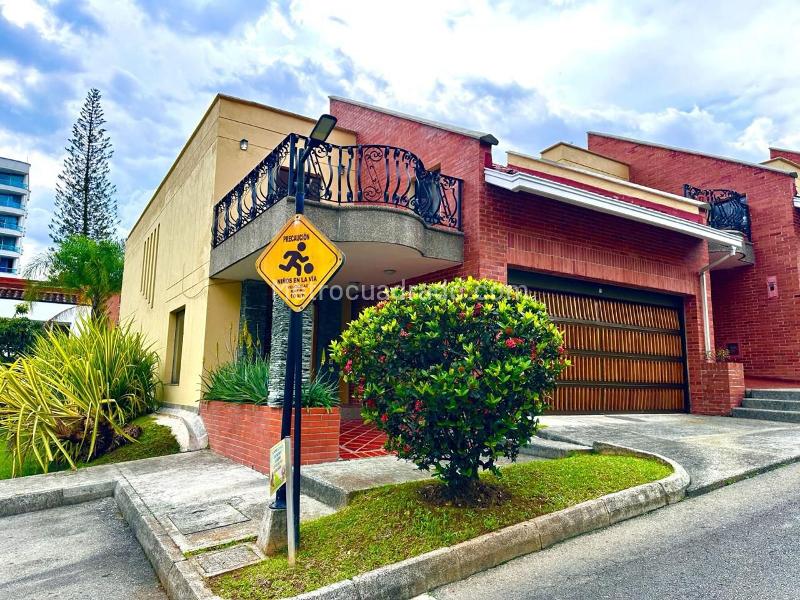 Casa en Arriendo, Las Palmas, Medellín - Widok 2