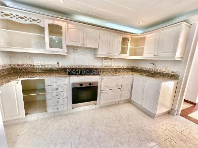 Casa de 5 alcobas en venta en Las Palmas, Medellín, 268 m² · foto 3 de 14
