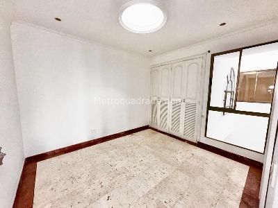 Casa de 5 alcobas en venta en Las Palmas, Medellín, 268 m² · foto 10 de 14