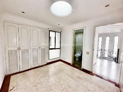 Casa de 5 alcobas en venta en Las Palmas, Medellín, 268 m² · foto 11 de 14