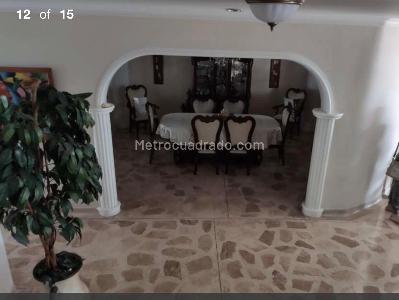 Casa de 5 alcobas en venta en Laureles, Medellín, 374 m² · foto 3 de 4