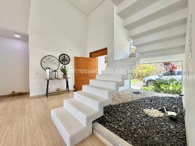 Casa de 4 alcobas en arriendo en Norteamerica, Bello, 280 m² · foto 9 de 13