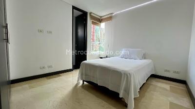 Apartamento de 3 alcobas en venta en Castropol, Medellín, 139 m² · foto 7 de 12