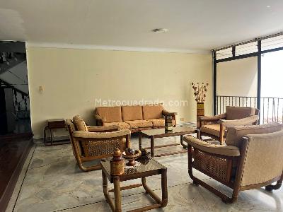 Casa de 5 alcobas en venta en Santa Barbara, Cali, 721 m² · foto 3 de 12