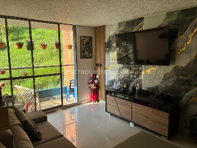 Apartamento de 4 alcobas en venta en La Castellana, Medellín, 82 m² · foto 2 de 15
