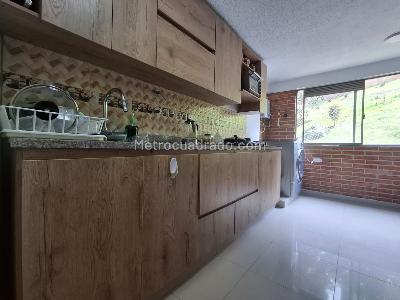 Apartamento de 4 alcobas en venta en La Castellana, Medellín, 82 m² · foto 4 de 15