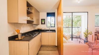 Apartamento de 3 alcobas en venta en Alto De Las Palmas, Medellín, 72 m² · foto 3 de 12