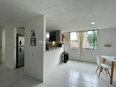 Apartamento de 2 alcobas en venta en Prado, Medellín, 56 m² · foto 2 de 10