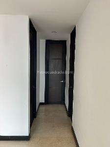 Apartamento de 4 alcobas en venta en Las Lomitas, Sabaneta, 122 m² · foto 13 de 16