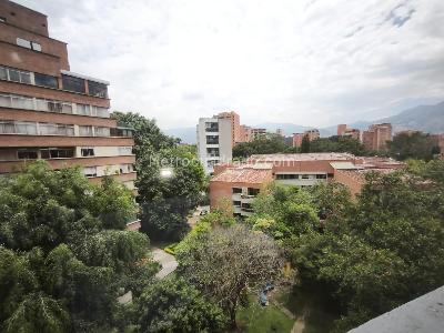Apartamento de 3 alcobas en venta en Conquistadores, Medellín, 142 m² · foto 8 de 20