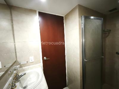 Apartamento de 3 alcobas en venta en Conquistadores, Medellín, 142 m² · foto 9 de 20