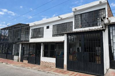 Apartamento de 3 alcobas en venta en Centenario, Girardot, 94 m² · foto 4 de 13
