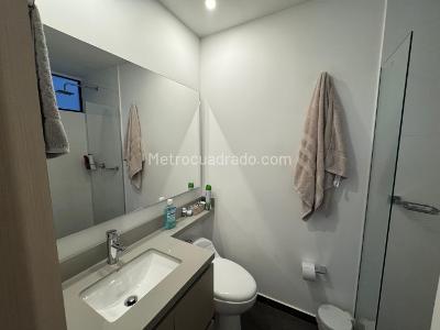 Apartamento en venta en Altos Del Poblado, Medellín · foto 2 de 16