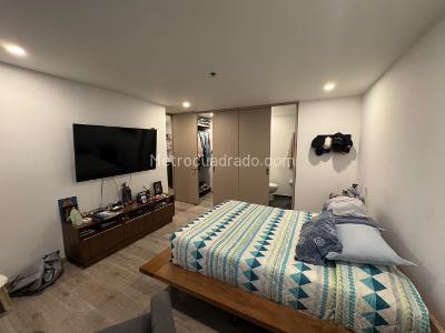 Apartamento en venta en Altos Del Poblado, Medellín · foto 3 de 16