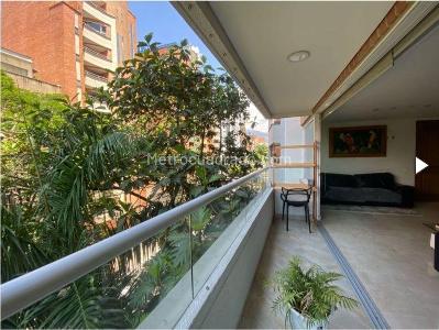 Apartamento de 5 alcobas en venta en Laureles, Medellín, 129 m² · foto 2 de 16