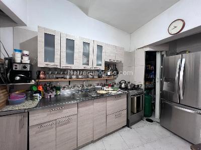 Apartamento de 3 alcobas en venta en Laureles, Medellín, 130 m² · foto 6 de 13