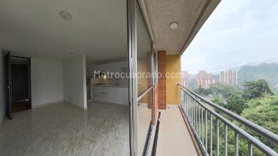 Apartamento de 3 alcobas en venta en Vereda El Porvenir, Itagüí, 55 m² · foto 3 de 10