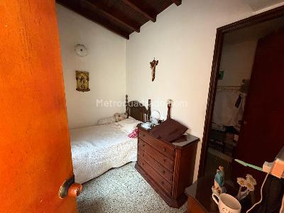 Casa de 5 alcobas en venta en Los Colores, Medellín, 207 m² · foto 7 de 13