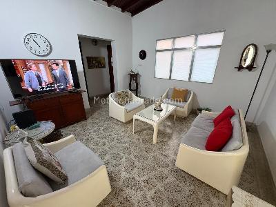 Casa de 5 alcobas en venta en Los Colores, Medellín, 207 m² · foto 8 de 13