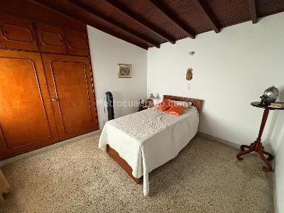 Casa de 5 alcobas en venta en Los Colores, Medellín, 207 m² · foto 9 de 13