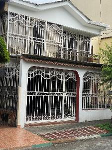 Casa de 5 alcobas en venta en Paseo De Los Almendros, Cali, 180 m² · foto 2 de 19
