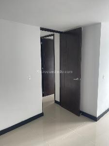 Apartamento de 3 alcobas en venta en Madera, Bello, 57 m² · foto 6 de 18