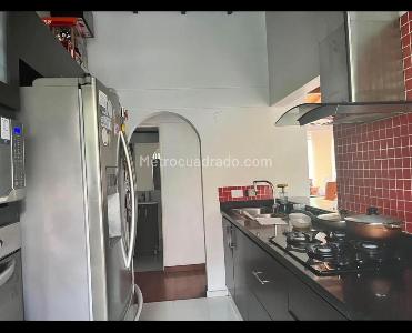 Apartamento de 3 alcobas en venta en Loma De San Julian, Medellín, 77 m² · foto 3 de 9