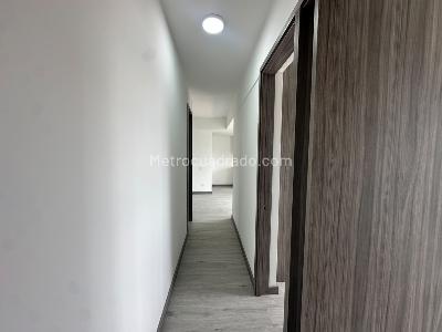 Apartamento de 3 alcobas en arriendo en Alto De Las Palmas, Medellín, 70 m² · foto 4 de 10
