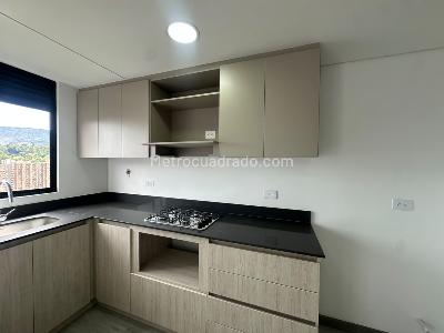 Apartamento de 3 alcobas en arriendo en Alto De Las Palmas, Medellín, 70 m² · foto 2 de 11