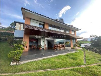 Casa de 4 alcobas en venta en Las Lomitas, Sabaneta, 570 m² · foto 3 de 20