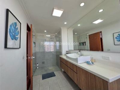 Apartamento de 4 alcobas en venta en Los Balsos 1, Medellín, 250 m² · foto 19 de 20