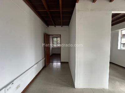 Apartamento de 4 alcobas en arriendo en Santa Maria De Los Angeles, Medellín, 217 m² · foto 11 de 16
