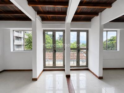 Apartamento de 4 alcobas en arriendo en Santa Maria De Los Angeles, Medellín, 217 m² · foto 2 de 16