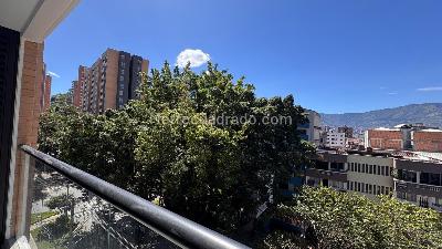 Apartamento de 3 alcobas en venta en Los Colores, Medellín, 76 m² · foto 2 de 20
