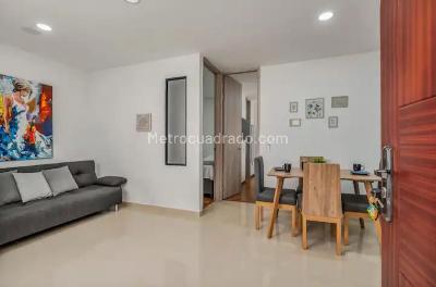 Apartamento en venta en Centro, Itagüí · foto 3 de 12