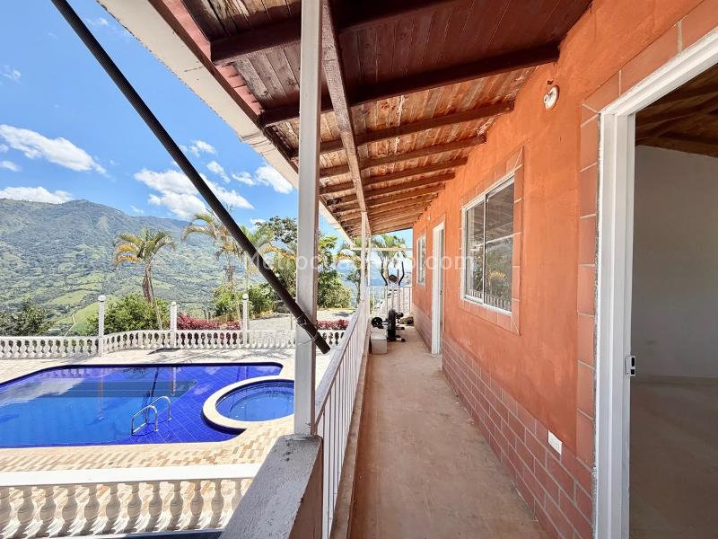 5BR Finca in Barbosa (4000 m²) - 3