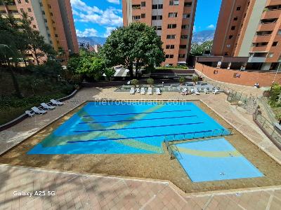 Apartamento en venta en La Castellana, Medellín · foto 2 de 20