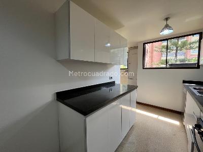 Apartamento de 3 alcobas en venta en Altos Del Poblado, Medellín, 136 m² · foto 4 de 10
