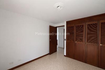 Apartamento de 3 alcobas en venta en Altos Del Poblado, Medellín, 136 m² · foto 6 de 10