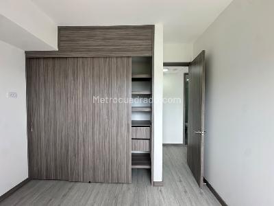 Apartamento de 2 alcobas en arriendo en Alto De Las Palmas, Medellín, 71 m² · foto 5 de 9