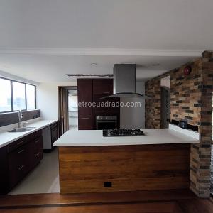 Apartamento en venta en El Poblado, Medellín · foto 2 de 17