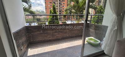 Apartamento de 3 alcobas en venta en Loma De Los Bernal, Medellín, 57 m² · foto 2 de 20