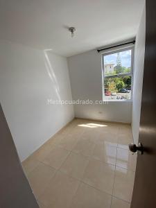 Apartamento de 3 alcobas en venta en Avenida 19 Norte, Armenia, 55 m² · foto 7 de 12