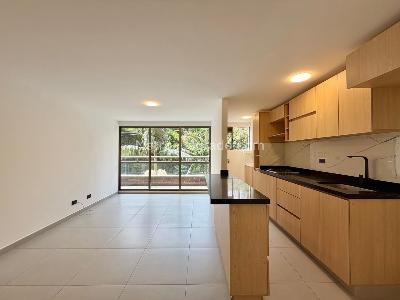Apartamento de 1 alcoba en arriendo en Los Balsos 2, Medellín, 61 m² · foto 2 de 8