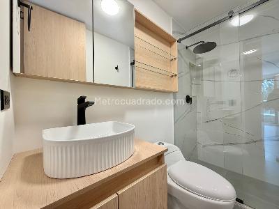 Apartamento de 1 alcoba en arriendo en Los Balsos 2, Medellín, 61 m² · foto 6 de 8