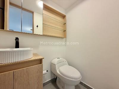 Apartamento de 1 alcoba en arriendo en Los Balsos 2, Medellín, 61 m² · foto 7 de 8